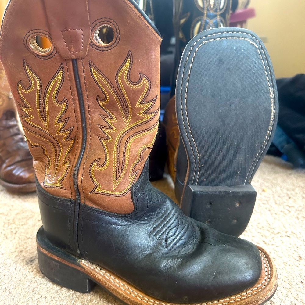 Boys 10 Cody James Square Toe Cowboy Boots